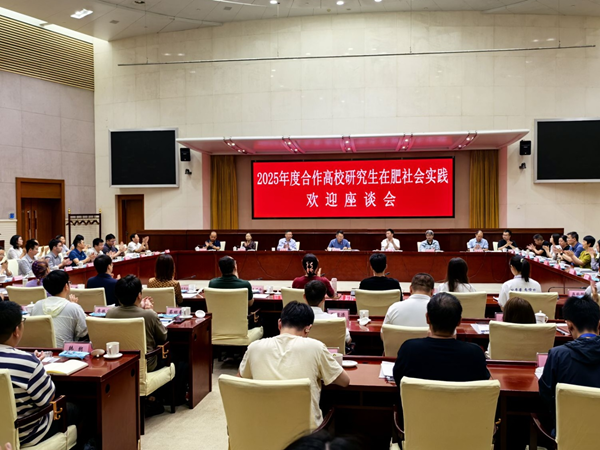 强化校企结合 推动人才强企——清华大学、沉庆大学博士钻研生到尊龙集团官网集团发展社会实际