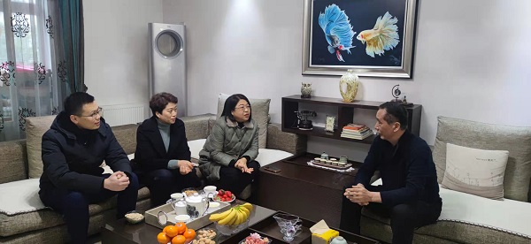 徽盐地产集团发展春节送温暖走访慰问活动